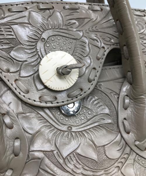 Carving Tribes（カービングトライブス）CARVING TRIBES (カービングトライブス) ミニセリア2WAYバッグ グレージュの古着・服飾アイテム