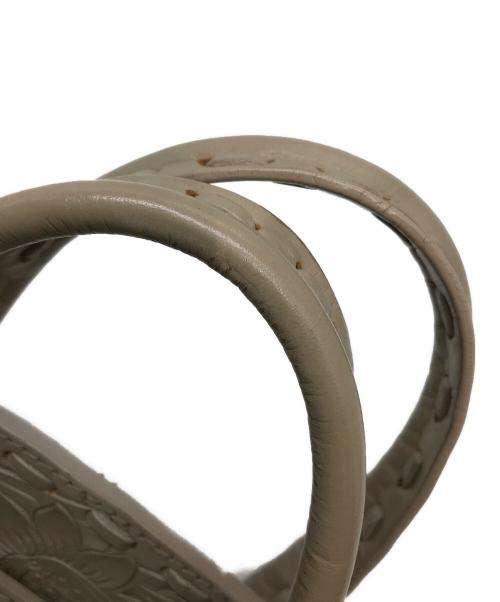 Carving Tribes（カービングトライブス）CARVING TRIBES (カービングトライブス) ミニセリア2WAYバッグ グレージュの古着・服飾アイテム