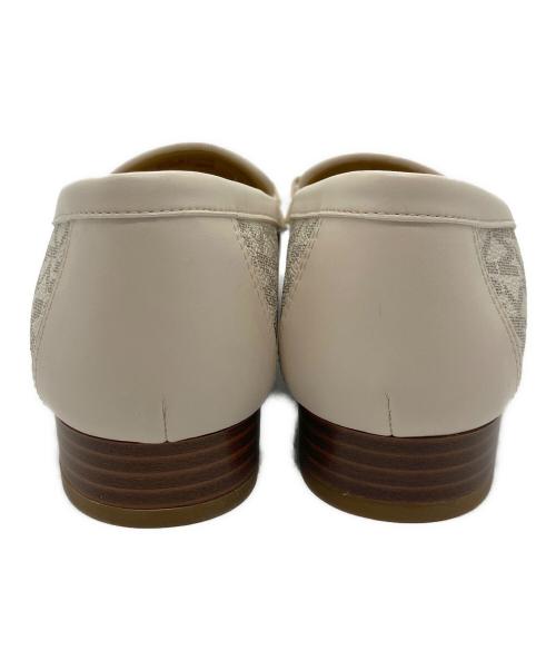 MICHAEL MICHAEL KORS（マイケル マイケルコース）MICHAEL MICHAEL KORS (マイケル マイケルコース) モノグラムローファー アイボリー サイズ:SIZE 6Mの古着・服飾アイテム