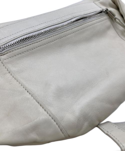 Saint Laurent Paris（サンローランパリ）Saint Laurent Paris (サンローランパリ) クロスボディバッグ ホワイトの古着・服飾アイテム