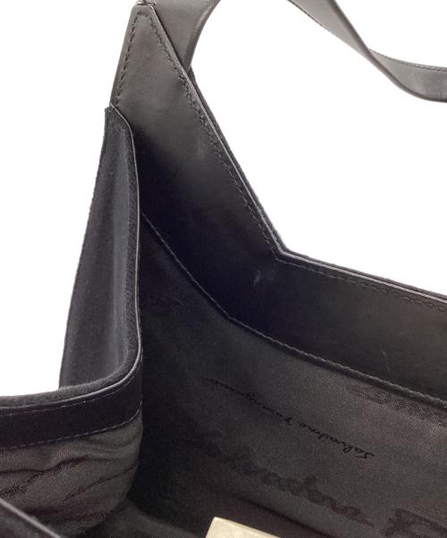 Salvatore Ferragamo（サルヴァトーレ フェラガモ）Salvatore Ferragamo (サルヴァトーレ フェラガモ) セミショルダーバッグ ブラックの古着・服飾アイテム