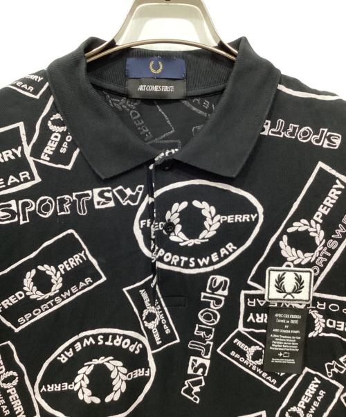 FRED PERRY（フレッドペリー）FRED PERRY (フレッドペリー) ART COMES FIRST (アートカムズファースト) PRINTED POLO SHIRT ブラック サイズ:Lの古着・服飾アイテム