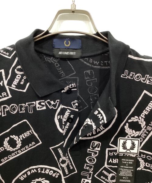 FRED PERRY（フレッドペリー）FRED PERRY (フレッドペリー) ART COMES FIRST (アートカムズファースト) PRINTED POLO SHIRT ブラック サイズ:Lの古着・服飾アイテム