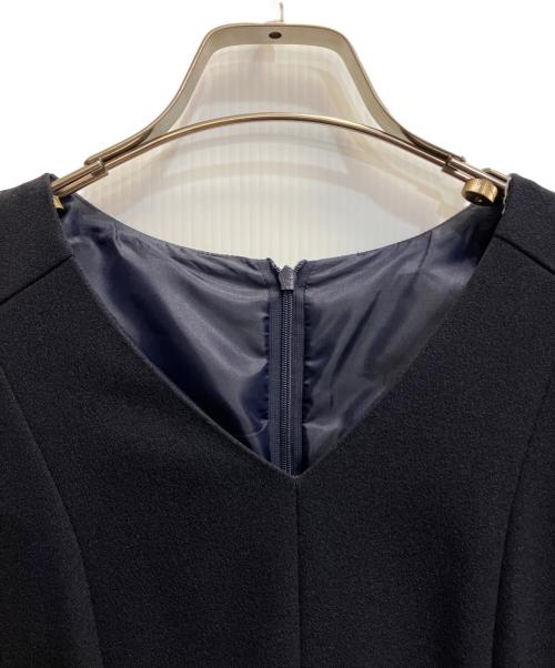 allureville（アルアバイル）allureville (アルアバイル) ダブルアムンゼンVネックタックワンピース ネイビー サイズ:1の古着・服飾アイテム