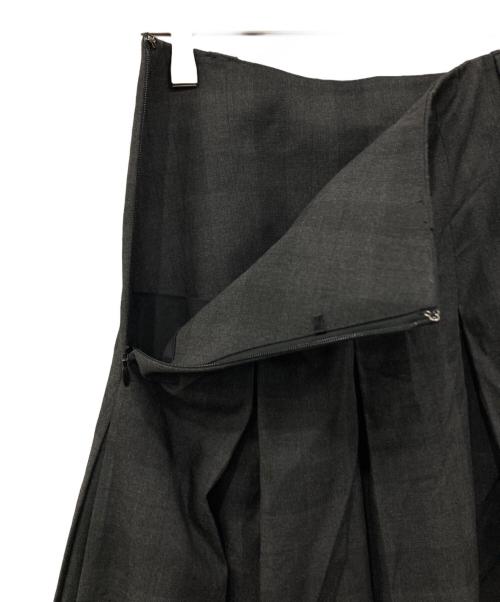 Mila Owen（ミラオーウェン）Mila Owen (ミラオーウェン) ベルトループデザインボックスプリーツスカート グレーの古着・服飾アイテム