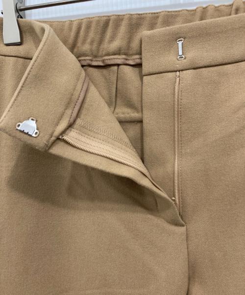 TO BE CHIC（トゥービーシック）TO BE CHIC (トゥービーシック) 装飾クロップドパンツ ベージュ サイズ:46の古着・服飾アイテム