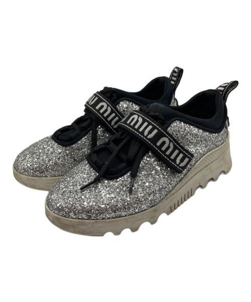 MIU MIU（ミュウミュウ）MIU MIU (ミュウミュウ) スニーカー シルバー サイズ:35の古着・服飾アイテム