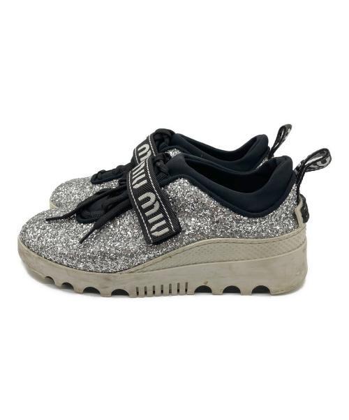 MIU MIU（ミュウミュウ）MIU MIU (ミュウミュウ) スニーカー シルバー サイズ:35の古着・服飾アイテム