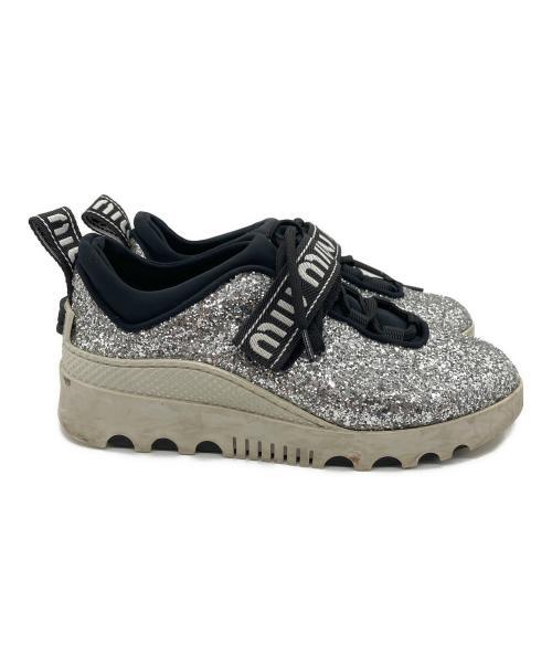 MIU MIU（ミュウミュウ）MIU MIU (ミュウミュウ) スニーカー シルバー サイズ:35の古着・服飾アイテム