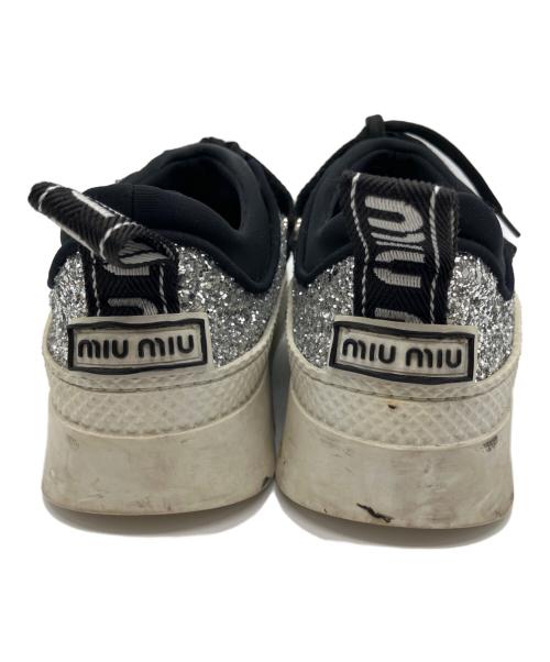 MIU MIU（ミュウミュウ）MIU MIU (ミュウミュウ) スニーカー シルバー サイズ:35の古着・服飾アイテム