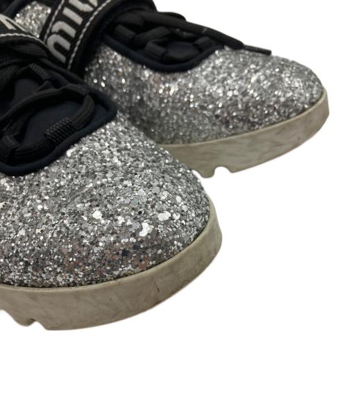 MIU MIU（ミュウミュウ）MIU MIU (ミュウミュウ) スニーカー シルバー サイズ:35の古着・服飾アイテム