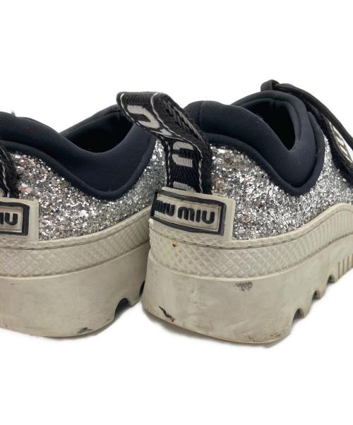 MIU MIU（ミュウミュウ）MIU MIU (ミュウミュウ) スニーカー シルバー サイズ:35の古着・服飾アイテム