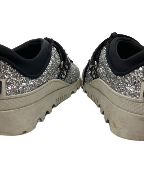 MIU MIU（ミュウミュウ）MIU MIU (ミュウミュウ) スニーカー シルバー サイズ:35の古着・服飾アイテム