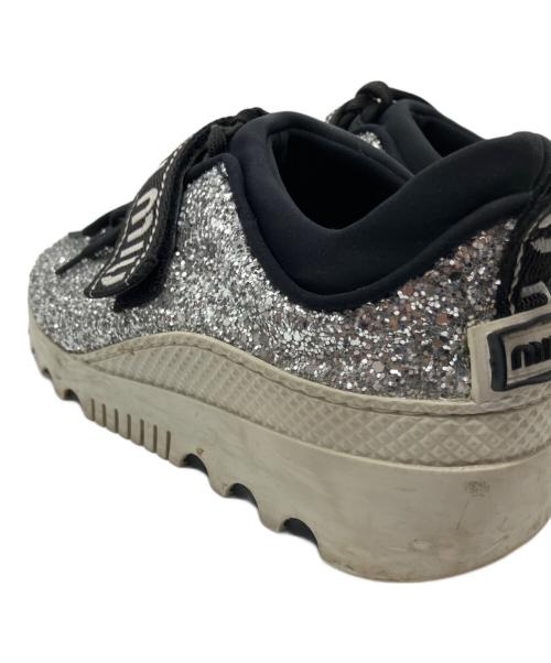 MIU MIU（ミュウミュウ）MIU MIU (ミュウミュウ) スニーカー シルバー サイズ:35の古着・服飾アイテム