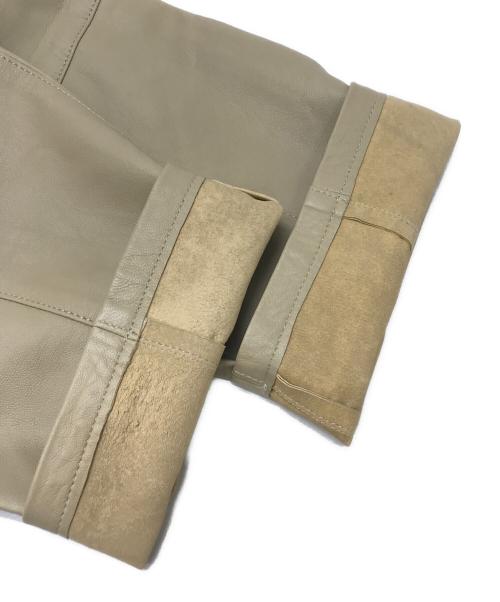 AURALEE（オーラリー）AURALEE (オーラリー) LIGHT LAMB LEATHER EASY PANTS ベージュ サイズ:3の古着・服飾アイテム