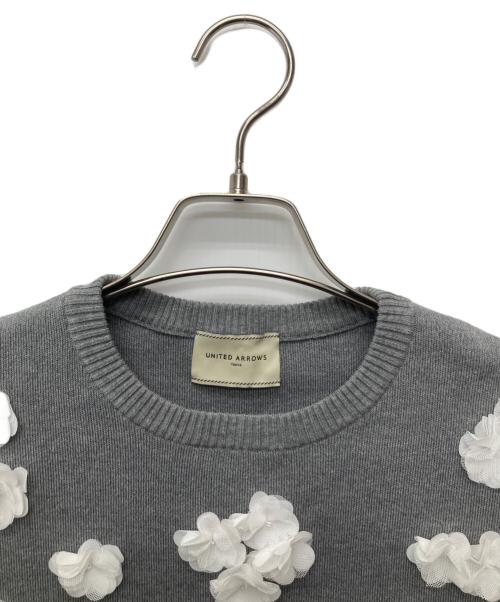 UNITED ARROWS（ユナイテッドアローズ）UNITED ARROWS (ユナイテッドアローズ) 3D フラワーモチーフ ロングスリーブ ニット グレー サイズ:-の古着・服飾アイテム