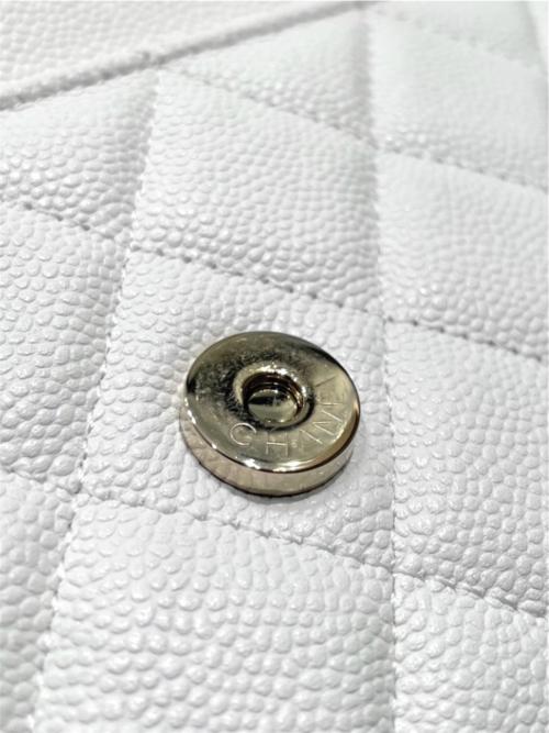 CHANEL（シャネル）CHANEL (シャネル) キャビアスキンチェーンショルダーウォレット ホワイト サイズ:-の古着・服飾アイテム