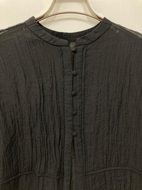 willfully（ウィルフリー）willfully (ウィルフリー) shirring pattern band collar sheer BL ブラック サイズ:Freeの古着・服飾アイテム