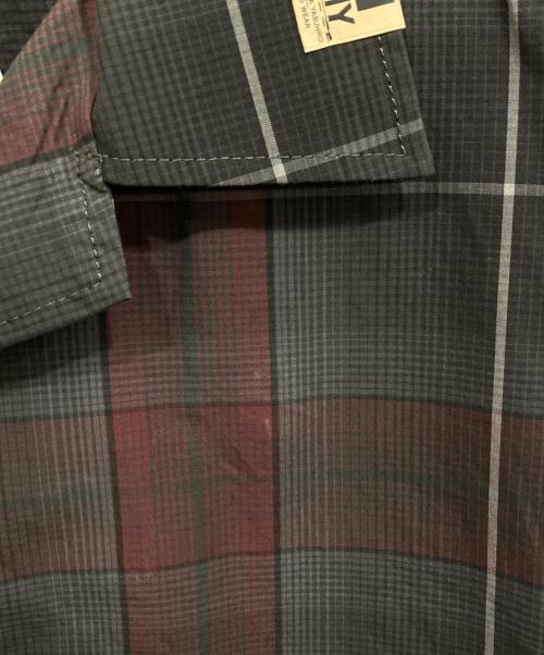 Maison MIHARA YASUHIRO（メゾン ミハラ ヤスヒロ）Maison MIHARA YASUHIRO (メゾン ミハラ ヤスヒロ) ロングシャツ グレー×レッド サイズ:48の古着・服飾アイテム