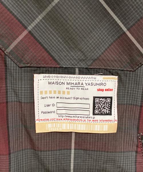 Maison MIHARA YASUHIRO（メゾン ミハラ ヤスヒロ）Maison MIHARA YASUHIRO (メゾン ミハラ ヤスヒロ) ロングシャツ グレー×レッド サイズ:48の古着・服飾アイテム