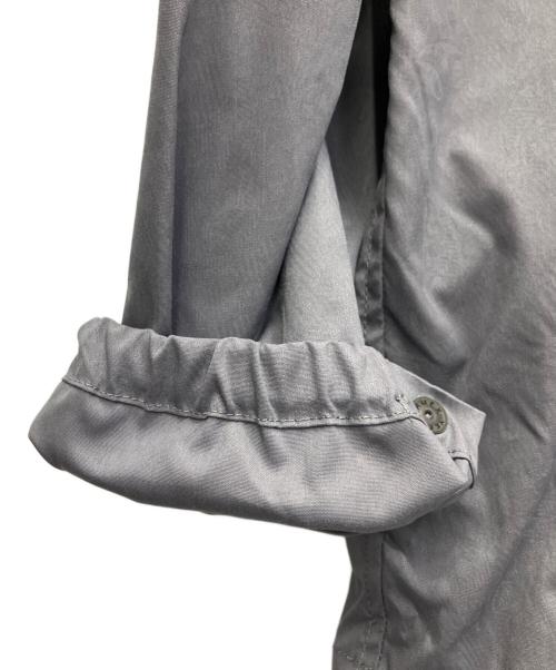 G-SHOCK PRODUCTS（ジーショック プロダクツ）G-SHOCK PRODUCTS (ジーショック プロダクツ) PAISLEY PATTERN EMBOSS BLOUSON グレー サイズ:XL 未使用品の古着・服飾アイテム