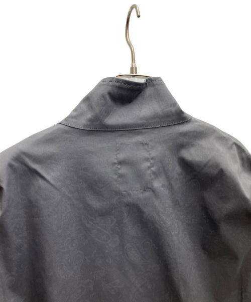 G-SHOCK PRODUCTS（ジーショック プロダクツ）G-SHOCK PRODUCTS (ジーショック プロダクツ) PAISLEY PATTERN EMBOSS BLOUSON グレー サイズ:XL 未使用品の古着・服飾アイテム