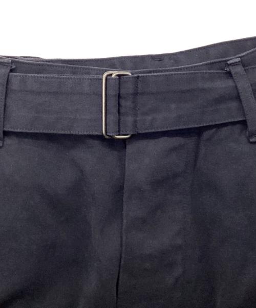 COMOLI（コモリ）COMOLI (コモリ) セイヒンゾメ ベルテッドパンツ ネイビー サイズ:2の古着・服飾アイテム