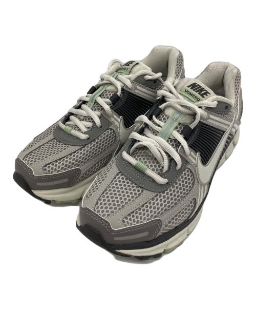 NIKE（ナイキ）NIKE (ナイキ) W ZOOM VOMERO 5 グレー サイズ:23.5の古着・服飾アイテム