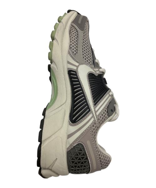 NIKE（ナイキ）NIKE (ナイキ) W ZOOM VOMERO 5 グレー サイズ:23.5の古着・服飾アイテム