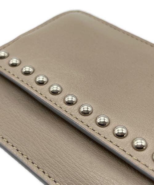 J&M DAVIDSON（ジェイ＆エム デヴィッドソン）J&M DAVIDSON (ジェイ＆エム デヴィッドソン) CARD COIN PURSE WITH STUDS ベージュ サイズ:-の古着・服飾アイテム