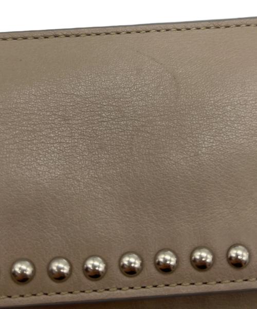 J&M DAVIDSON（ジェイ＆エム デヴィッドソン）J&M DAVIDSON (ジェイ＆エム デヴィッドソン) CARD COIN PURSE WITH STUDS ベージュ サイズ:-の古着・服飾アイテム