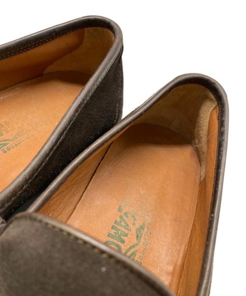 Salvatore Ferragamo（サルヴァトーレ フェラガモ）Salvatore Ferragamo (サルヴァトーレ フェラガモ) ガンチーニスウェードローファー ブラウン サイズ:10の古着・服飾アイテム