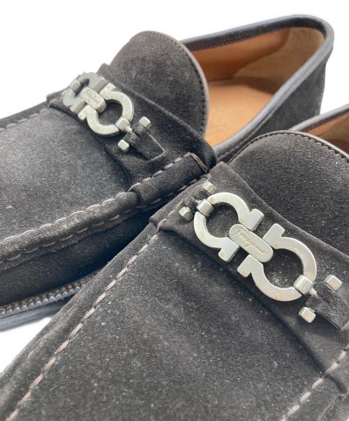 Salvatore Ferragamo（サルヴァトーレ フェラガモ）Salvatore Ferragamo (サルヴァトーレ フェラガモ) ガンチーニスウェードローファー ブラウン サイズ:10の古着・服飾アイテム