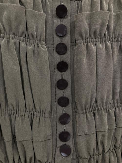 AKIRA NAKA（アキラナカ）AKIRA NAKA (アキラナカ) Susanita shirring shirt dress KH カーキ サイズ:1の古着・服飾アイテム