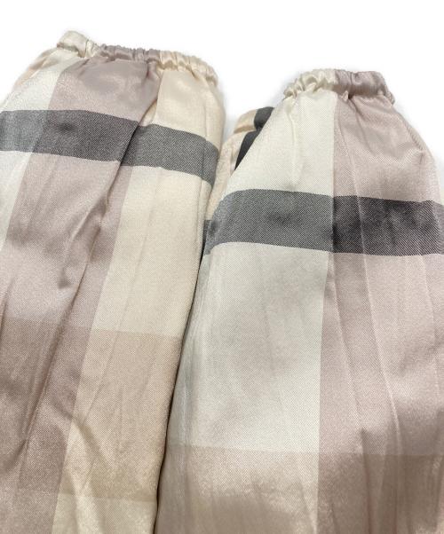 BLUE LABEL CRESTBRIDGE（ブルーレーベルクレストブリッジ）BLUE LABEL CRESTBRIDGE (ブルーレーベルクレストブリッジ) REVERSIBLE DOWN HOODIE アイボリー サイズ:38の古着・服飾アイテム