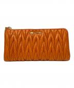 MIU MIUミュウミュウ）の古着「マテラッセL字ファスナー長財布」｜オレンジ