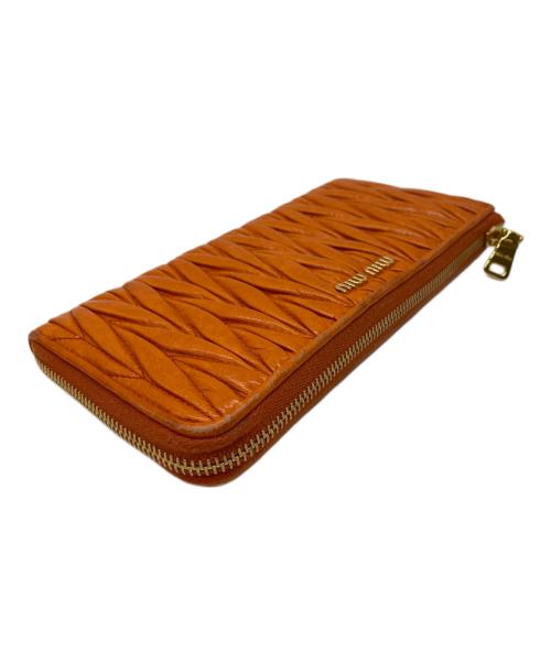 MIU MIU（ミュウミュウ）MIU MIU (ミュウミュウ) マテラッセL字ファスナー長財布 オレンジの古着・服飾アイテム