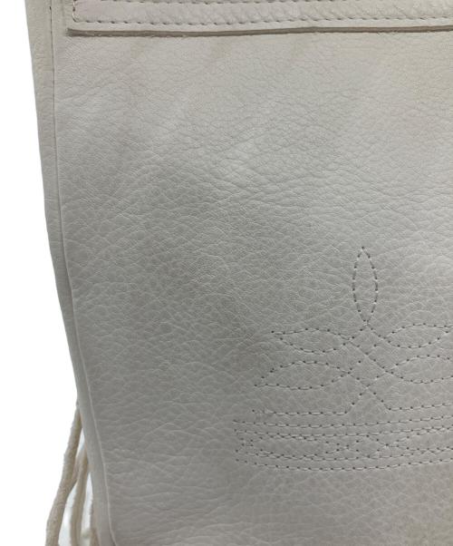 5525gallery（ゴーゴーニーゴーギャラリー）5525gallery (ゴーゴーニーゴーギャラリー) MIYAGIHIDETAKA (ミヤギヒデタカ) ショルダーバッグ ホワイトの古着・服飾アイテム