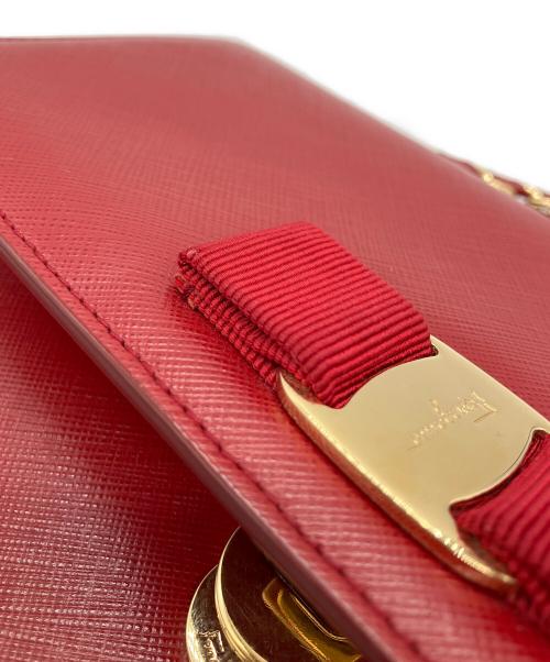 Salvatore Ferragamo（サルヴァトーレ フェラガモ）Salvatore Ferragamo (サルヴァトーレ フェラガモ) ヴァラリボンチェーンショルダーバッグ レッドの古着・服飾アイテム