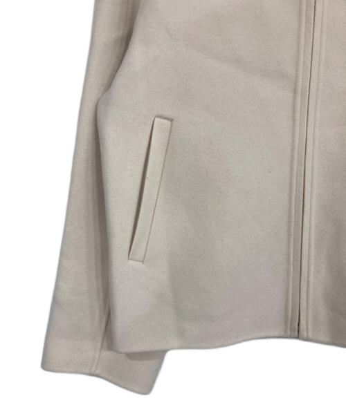 23区（ニジュウサンク）23区 (ニジュウサンク) ウールリバーショートブルゾン アイボリー サイズ:40の古着・服飾アイテム