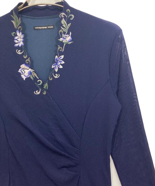 VIVIENNE TAM（ヴィヴィアンタム）VIVIENNE TAM (ヴィヴィアンタム) フラワー刺繍カシュクールワンピース ネイビー サイズ:1の古着・服飾アイテム