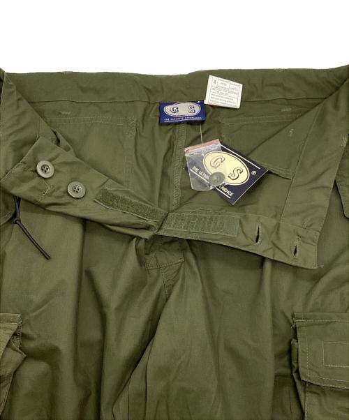 GS THE ULTIMATE EXPERIENCE（ジーエス ジ アルティメイト エクスペリエンス）GS THE ULTIMATE EXPERIENCE (ジーエス ジ アルティメイト エクスペリエンス) テクノカーゴパンツ オリーブ サイズ:Mの古着・服飾アイテム