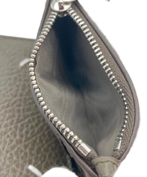 Maison Margiela（メゾンマルジェラ）Maison Margiela (メゾンマルジェラ) グレインレザースリーフォールドウォレット ブラウンの古着・服飾アイテム
