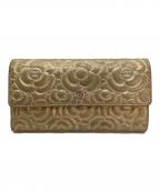 CHANELシャネル）の古着「フラップロングウォレット」｜ゴールド