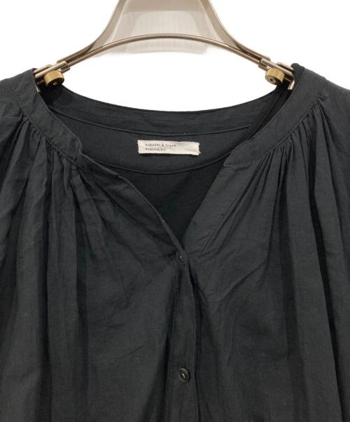 kurashi&trips publishing（クラシアンドトリップス パブリッシング）KURASHI&Trips PUBLISHING (クラシアンドトリップス パブリッシング) 3WAY後ろさがりギャザーワンピース ブラック サイズ:Freeの古着・服飾アイテム