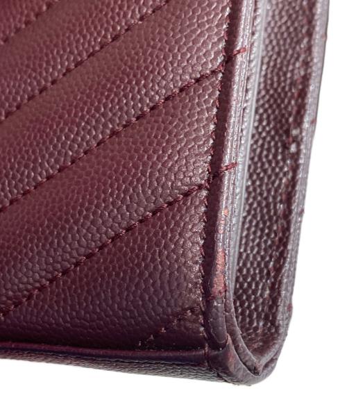 Saint Laurent Paris（サンローランパリ）Saint Laurent Paris (サンローランパリ) カサンドラ マトラッセ エンベロープ チェーンウォレット ボルドーの古着・服飾アイテム