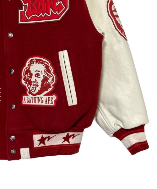 A BATHING APE（ア ベイシング エイプ）A BATHING APE (ア ベイシング エイプ) DEBOSSED CAMO LEATHER SLEEVE OVERSIZED VARSITY JACKET レッド サイズ:Mの古着・服飾アイテム