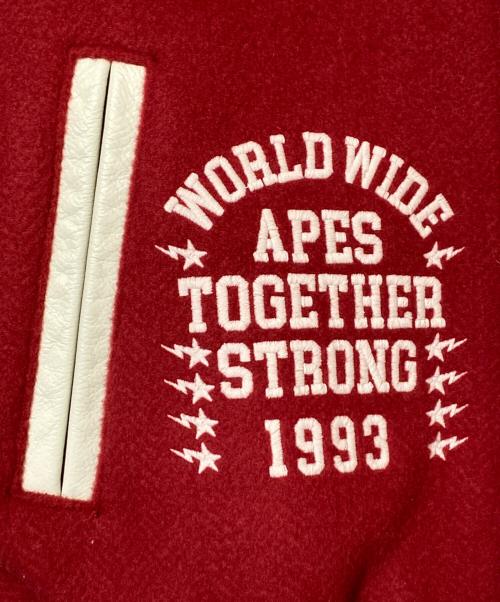 A BATHING APE（ア ベイシング エイプ）A BATHING APE (ア ベイシング エイプ) DEBOSSED CAMO LEATHER SLEEVE OVERSIZED VARSITY JACKET レッド サイズ:Mの古着・服飾アイテム