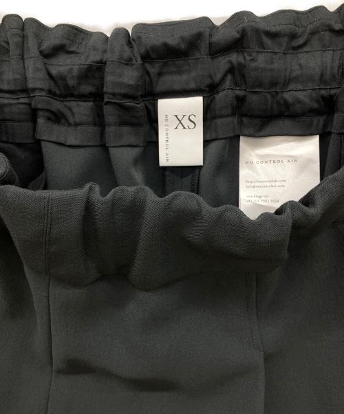 NO CONTROL AIR（ノーコントロールエアー）NO CONTROL AIR (ノーコントロールエアー) バックサテン タック イージー パンツ ブラック サイズ:XSの古着・服飾アイテム