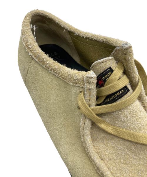 CLARKS（クラークス）CLARKS (クラークス) thisisneverthat (ディスイズネバーザット) Wallabee　26166661 ベージュ サイズ:26.5cmの古着・服飾アイテム